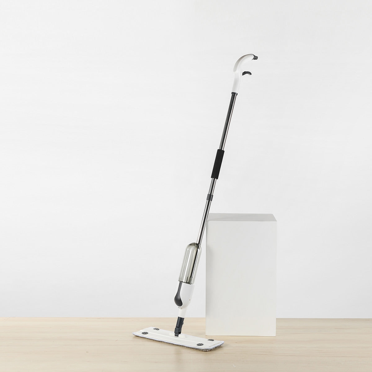 Mop Din Microfibra Cu Rezervor Si Pulverizator | Maner Ergonomic | 3 Lavete Incluse | Fara Galeata - imagine 4