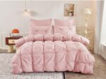Lenjerie de Pat 6 Piese Finet Inimi Brodate | Roz Pal | Cearceaf Pilota 200x230 Fermoar | Pat 250x270 | 4 Fete Perna | 130 GSM