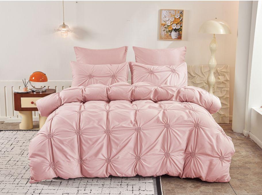 Lenjerie de Pat 6 Piese Finet Inimi Brodate | Roz Pal | Cearceaf Pilota 200x230 Fermoar | Pat 250x270 | 4 Fete Perna | 130 GSM