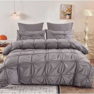 Lenjerie de Pat 6 Piese Finet Inimi Brodate | Gri | Cearceaf Pilota 200x230 Fermoar | Pat 250x270 | 4 Fete Perna | 130 GSM